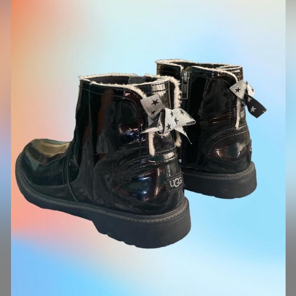 UGG shiny black rainboots, size 5 ◡̈
